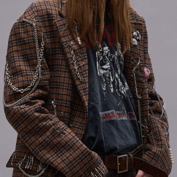 Meet your Posher, Marie-Bee - Picture 2 of 2